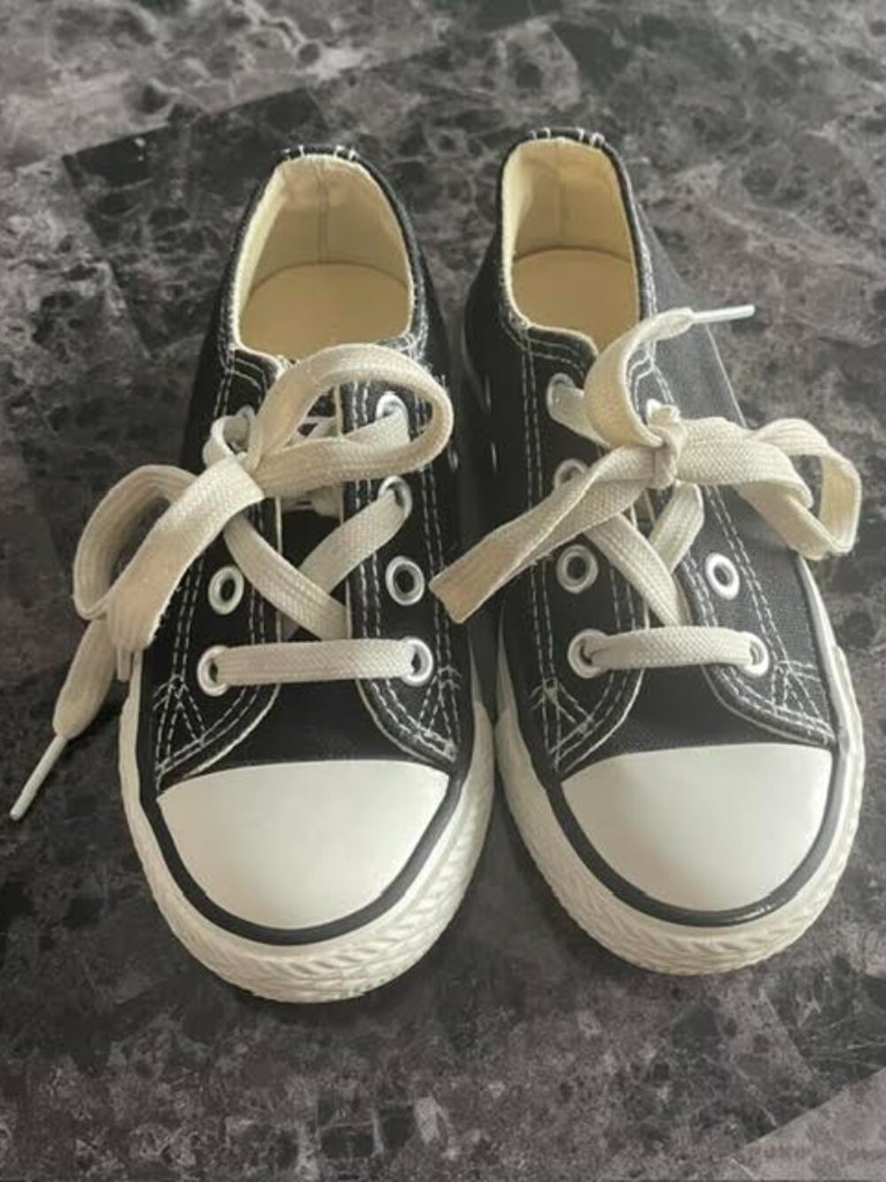 Kids Black & White Low-Top Canvas Sneakers – Size 25/26